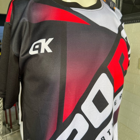 T-Shirt - Picture 6 of 12